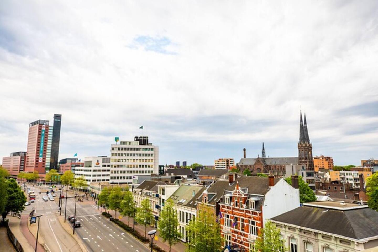 Royal Koetshuis New in Stadsvilla Tilburg Buitenkant foto