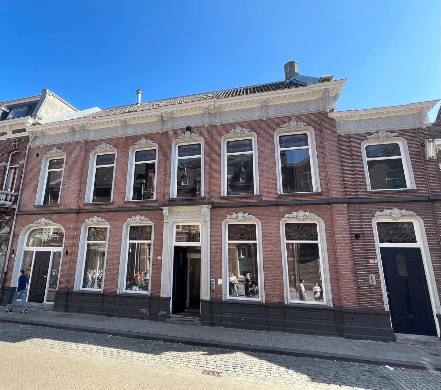 Royal Koetshuis New in Stadsvilla Tilburg Buitenkant foto